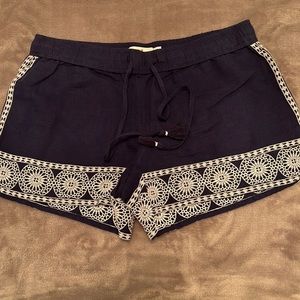 Vineyard Vines Shorts with Embroidery Detailing